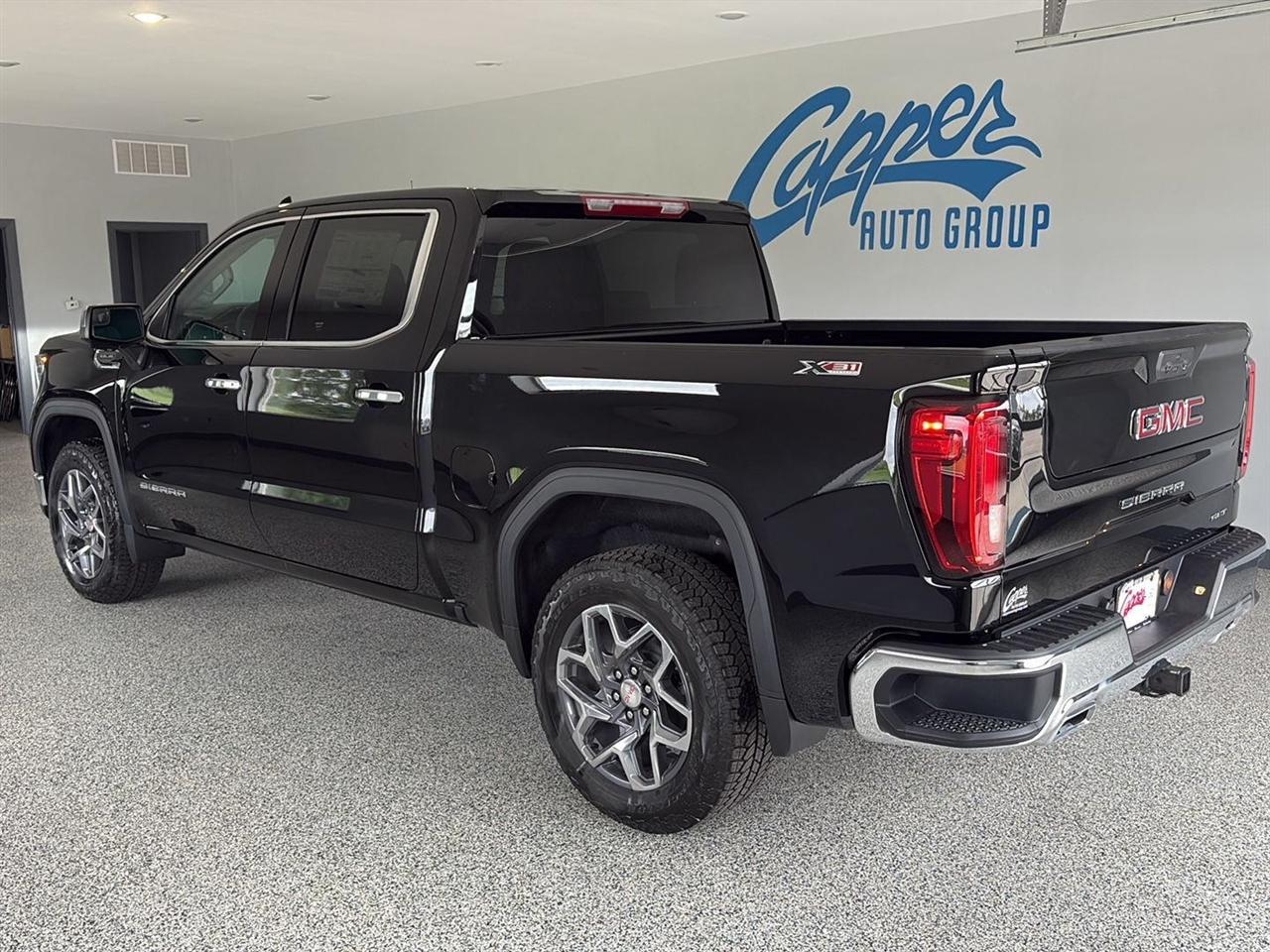 GMC Sierra 1500 4WD Crew Cab 147" SLT 2026