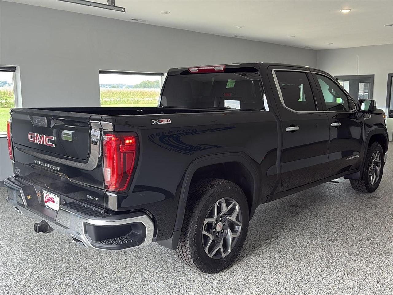 GMC Sierra 1500 4WD Crew Cab 147" SLT 2026
