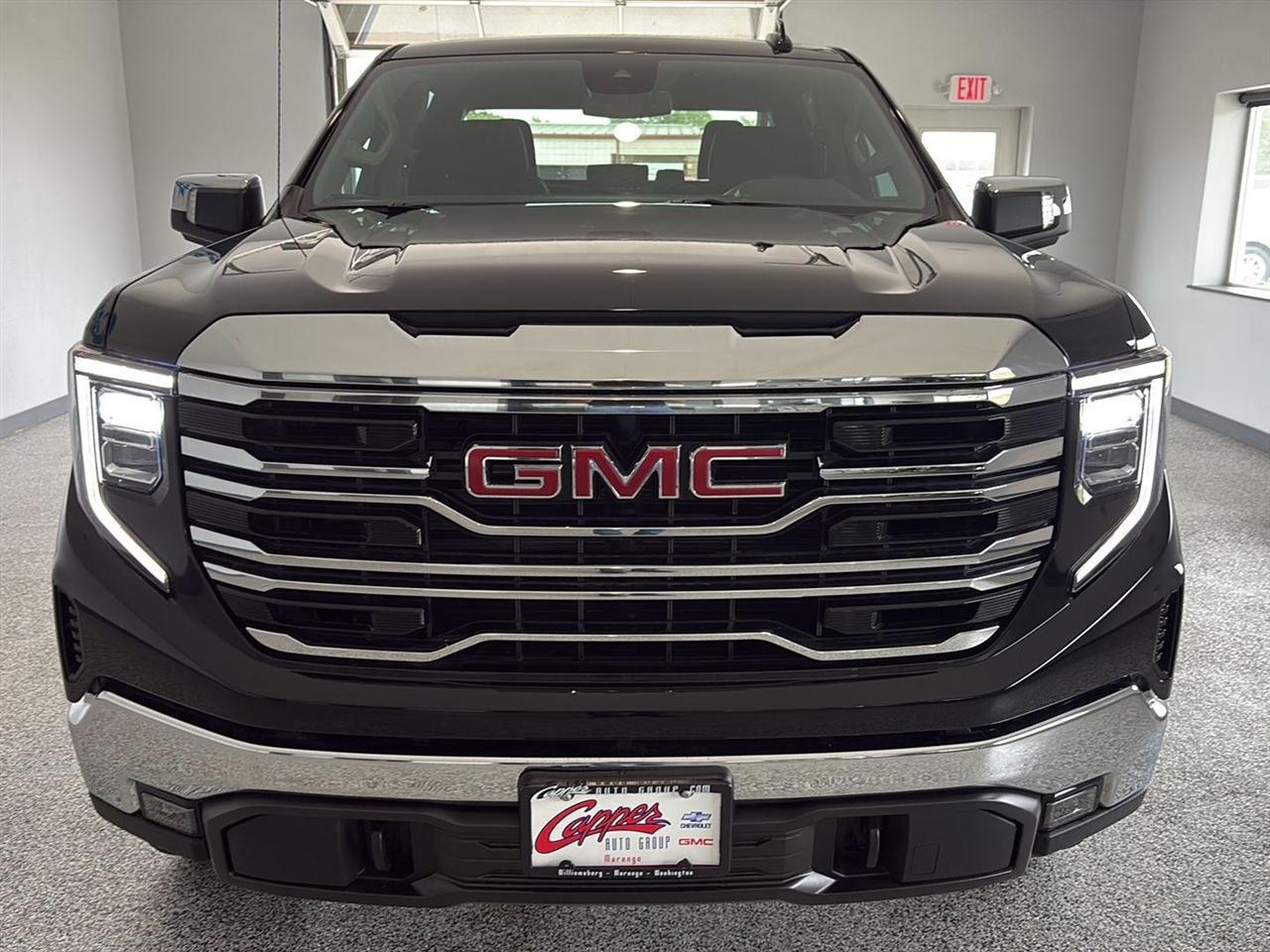 GMC Sierra 1500 4WD Crew Cab 147" SLT 2026