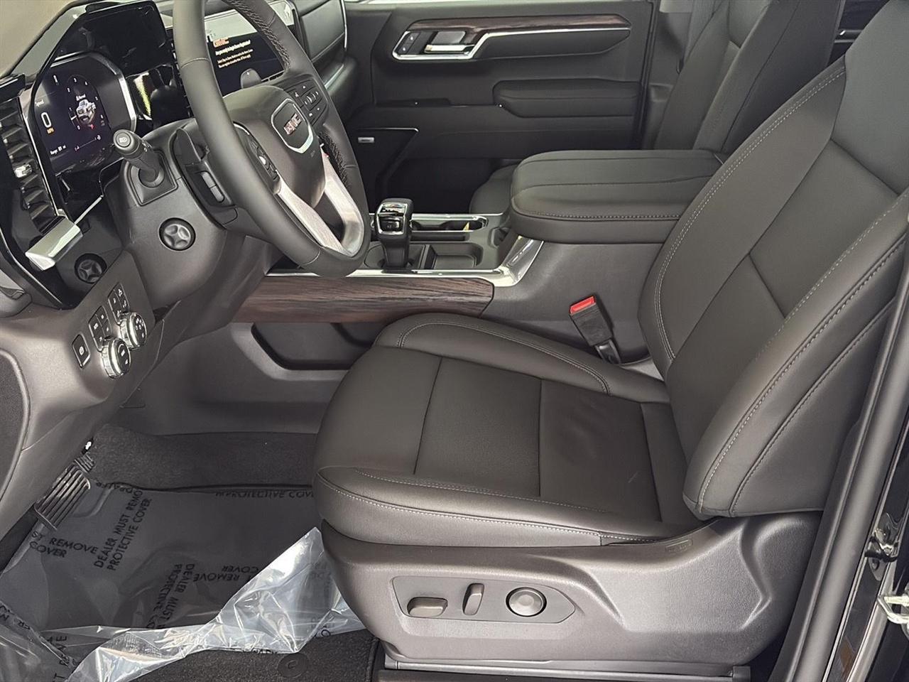 GMC Sierra 1500 4WD Crew Cab 147" SLT 2026