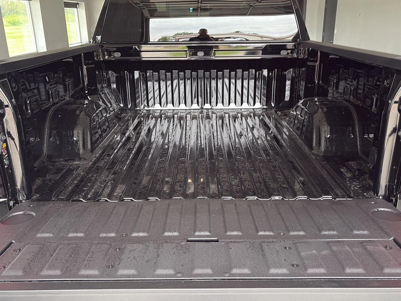 GMC Sierra 1500 4WD Crew Cab 147" SLT 2026
