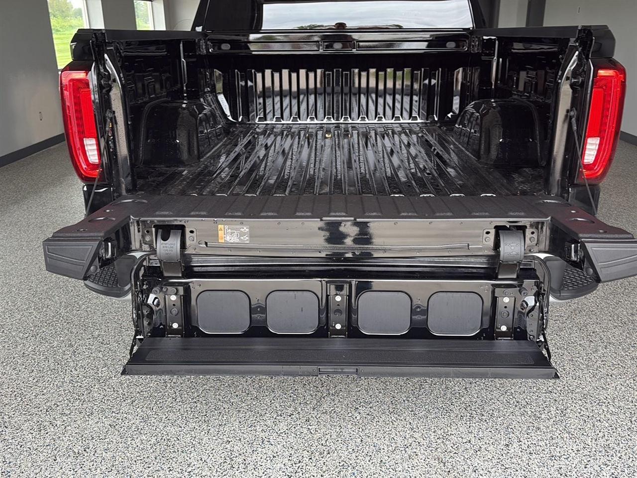 GMC Sierra 1500 4WD Crew Cab 147" SLT 2026