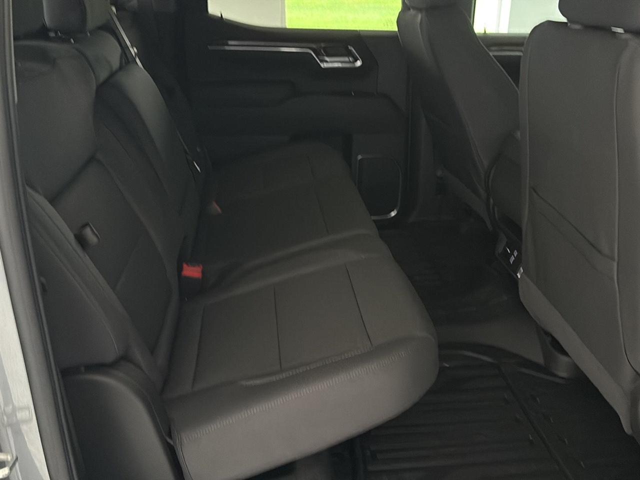 GMC Sierra 1500 4WD Crew Cab 147" Elevation w/3SB 2026