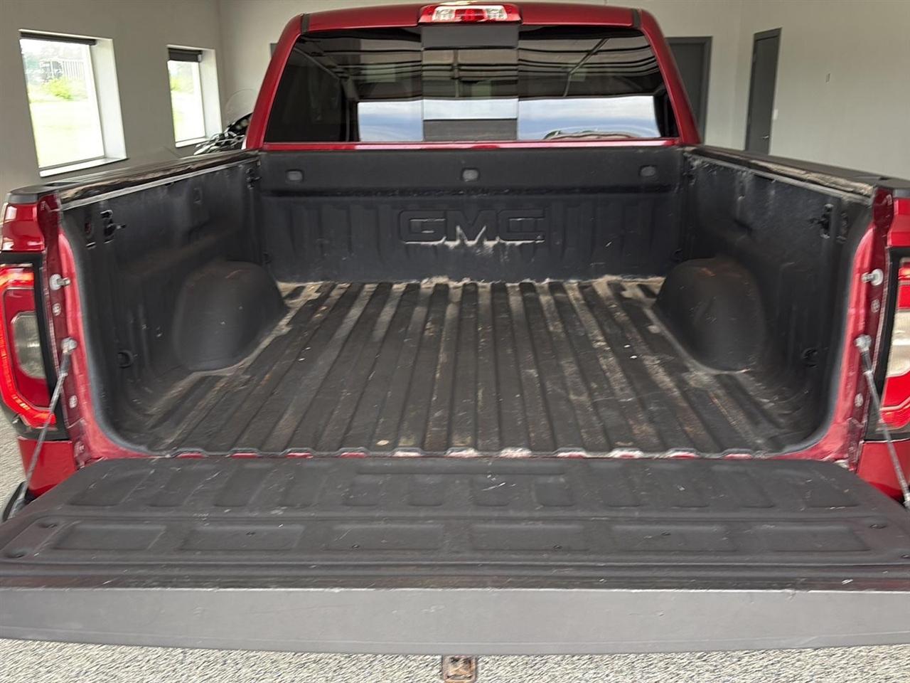 GMC Sierra 1500 4WD Crew Cab 143.5" SLT 2018