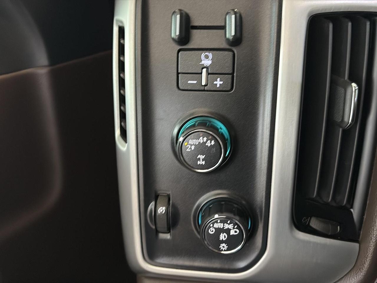 GMC Sierra 1500 4WD Crew Cab 143.5" SLT 2018