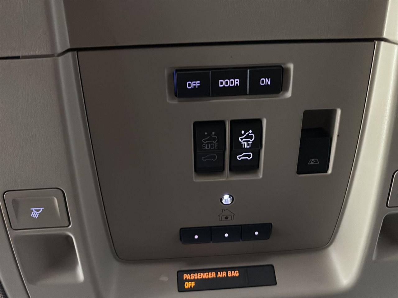 GMC Sierra 1500 4WD Crew Cab 143.5" SLT 2018