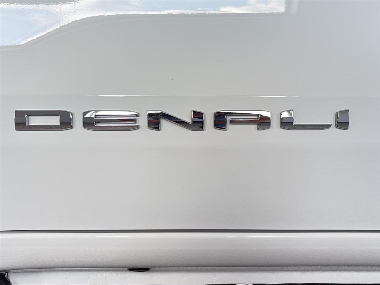 GMC Canyon 4WD Crew Cab Denali 2026