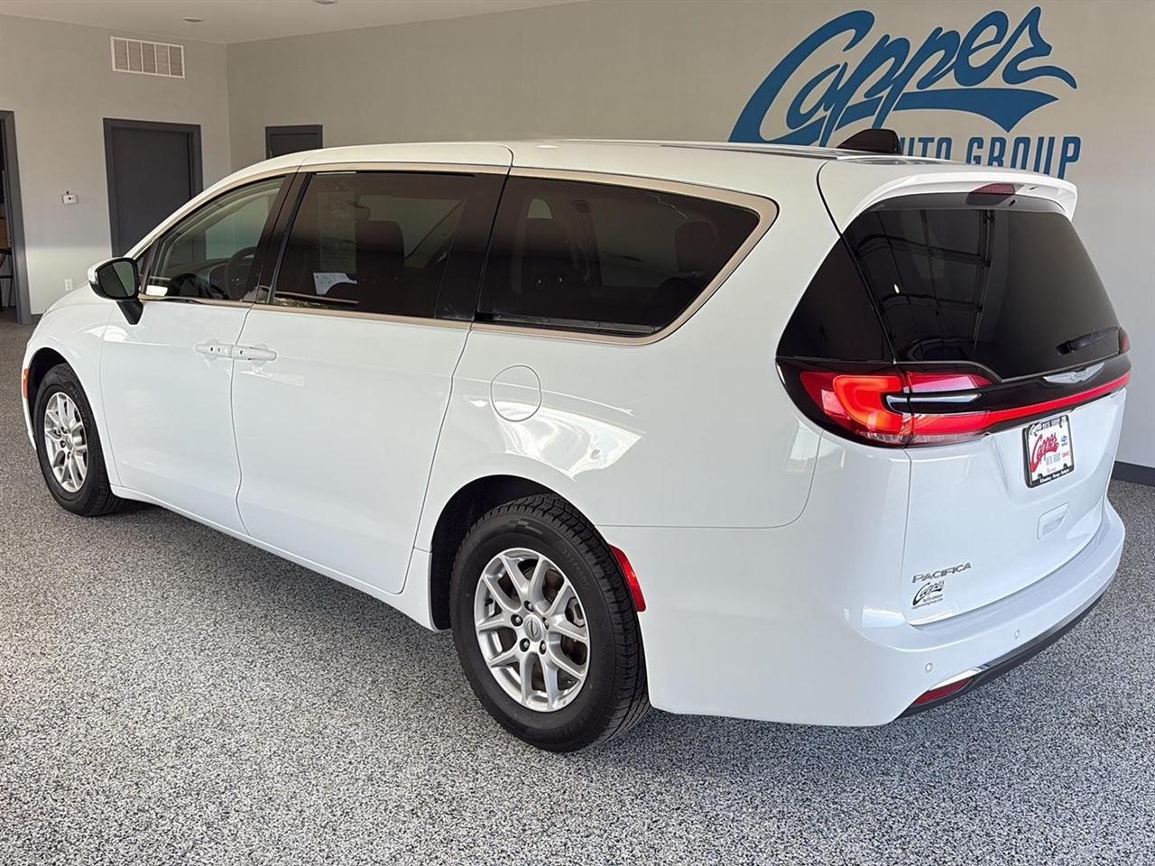Chrysler Pacifica Touring L FWD 2023