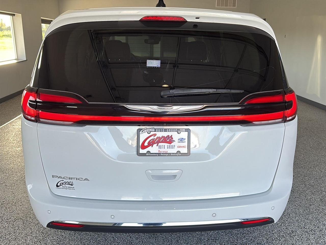 Chrysler Pacifica Touring L FWD 2023