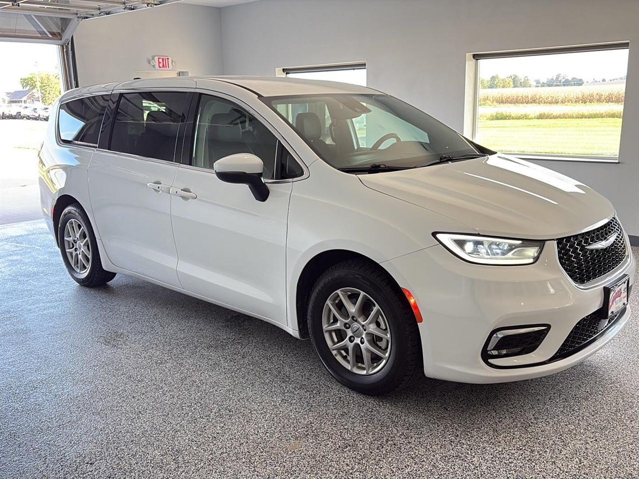 Chrysler Pacifica Touring L FWD 2023