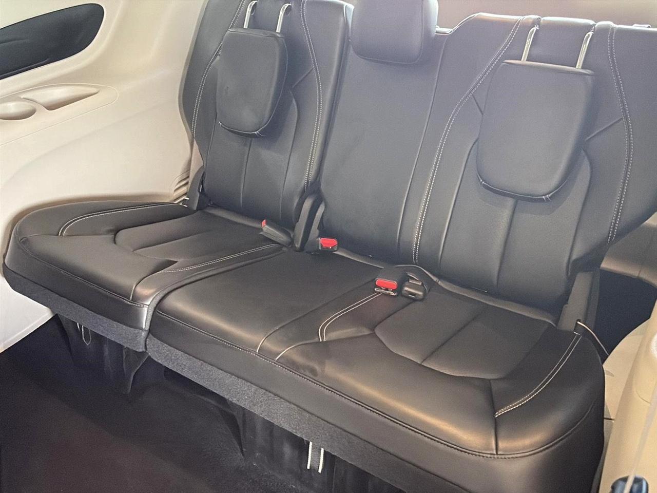 Chrysler Pacifica Touring L FWD 2023
