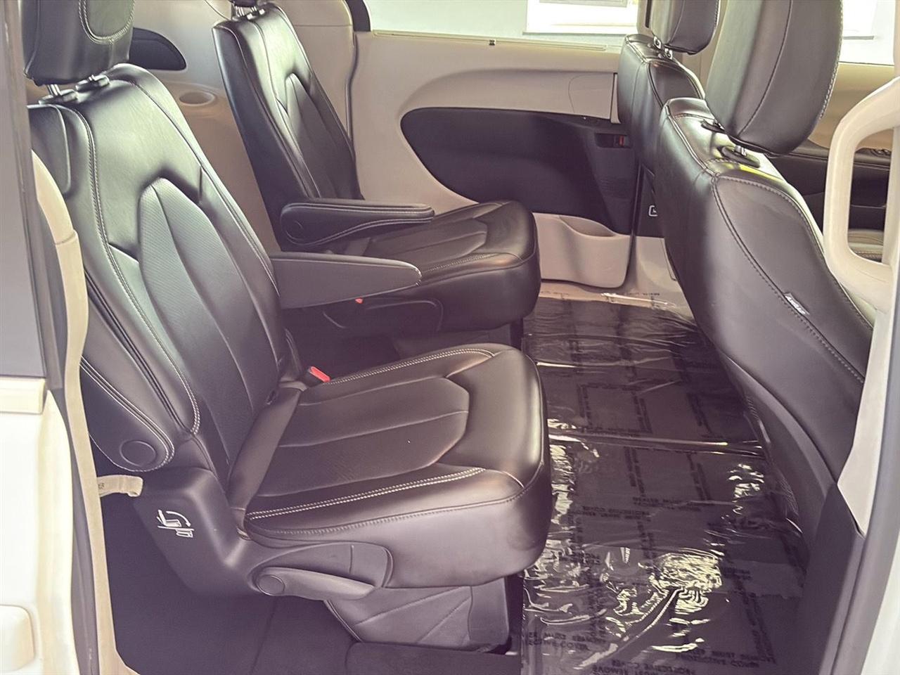 Chrysler Pacifica Touring L FWD 2023