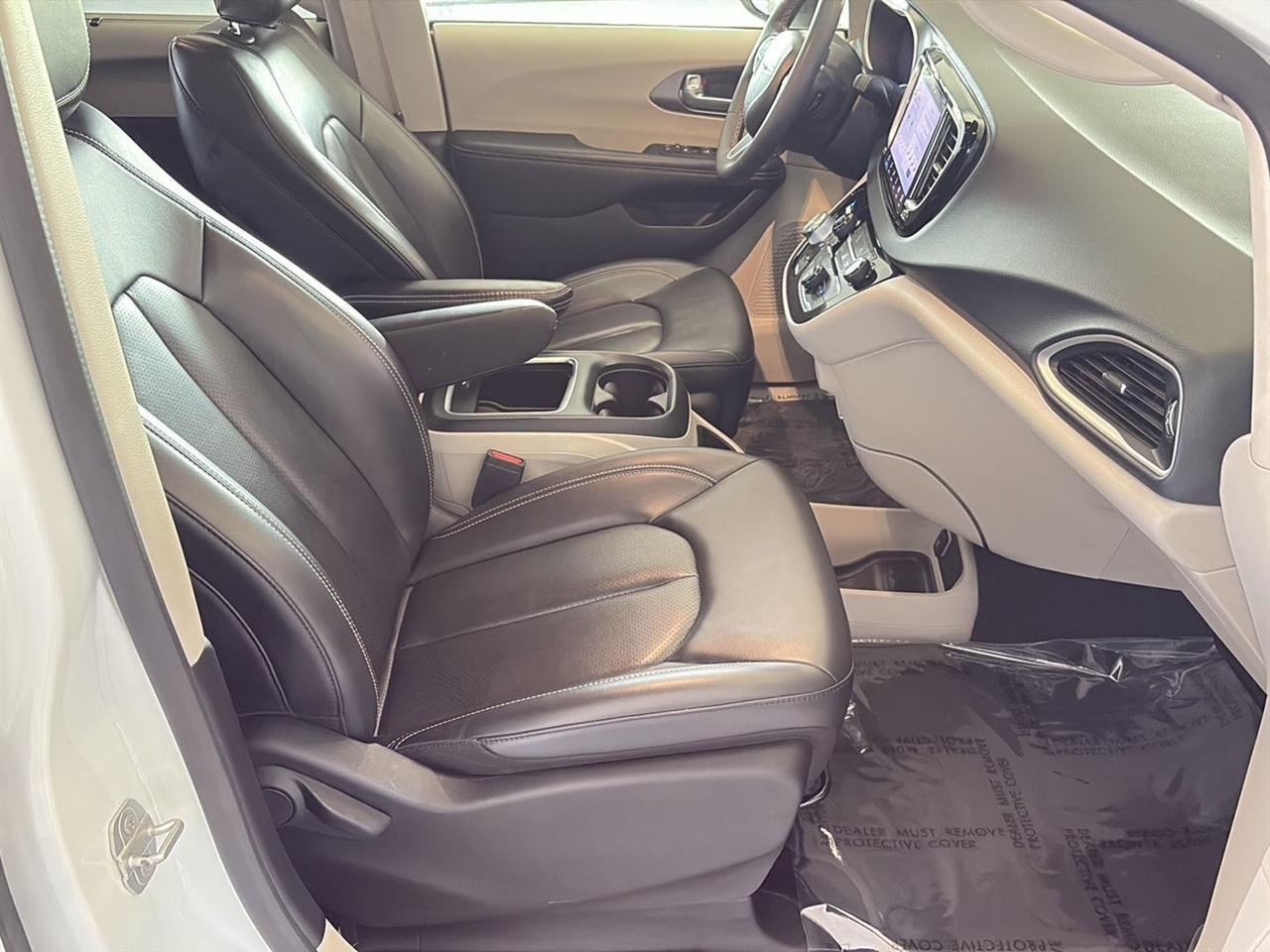 Chrysler Pacifica Touring L FWD 2023