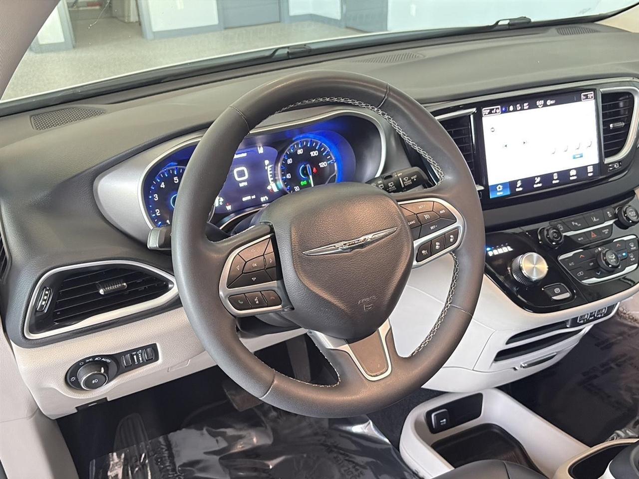 Chrysler Pacifica Touring L FWD 2023