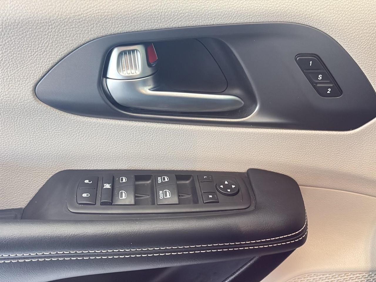 Chrysler Pacifica Touring L FWD 2023