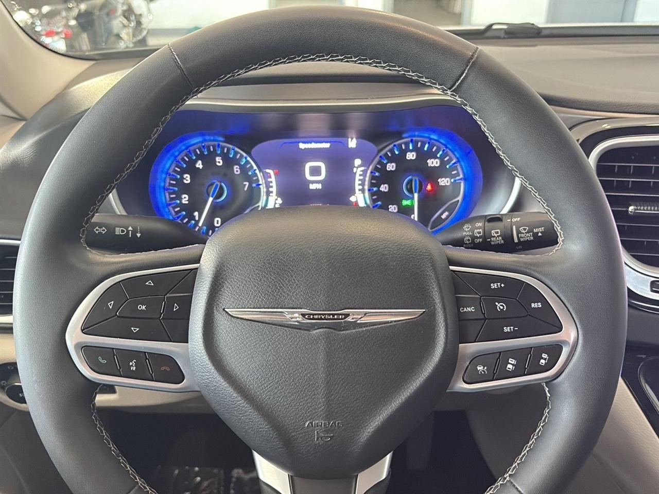 Chrysler Pacifica Touring L FWD 2023