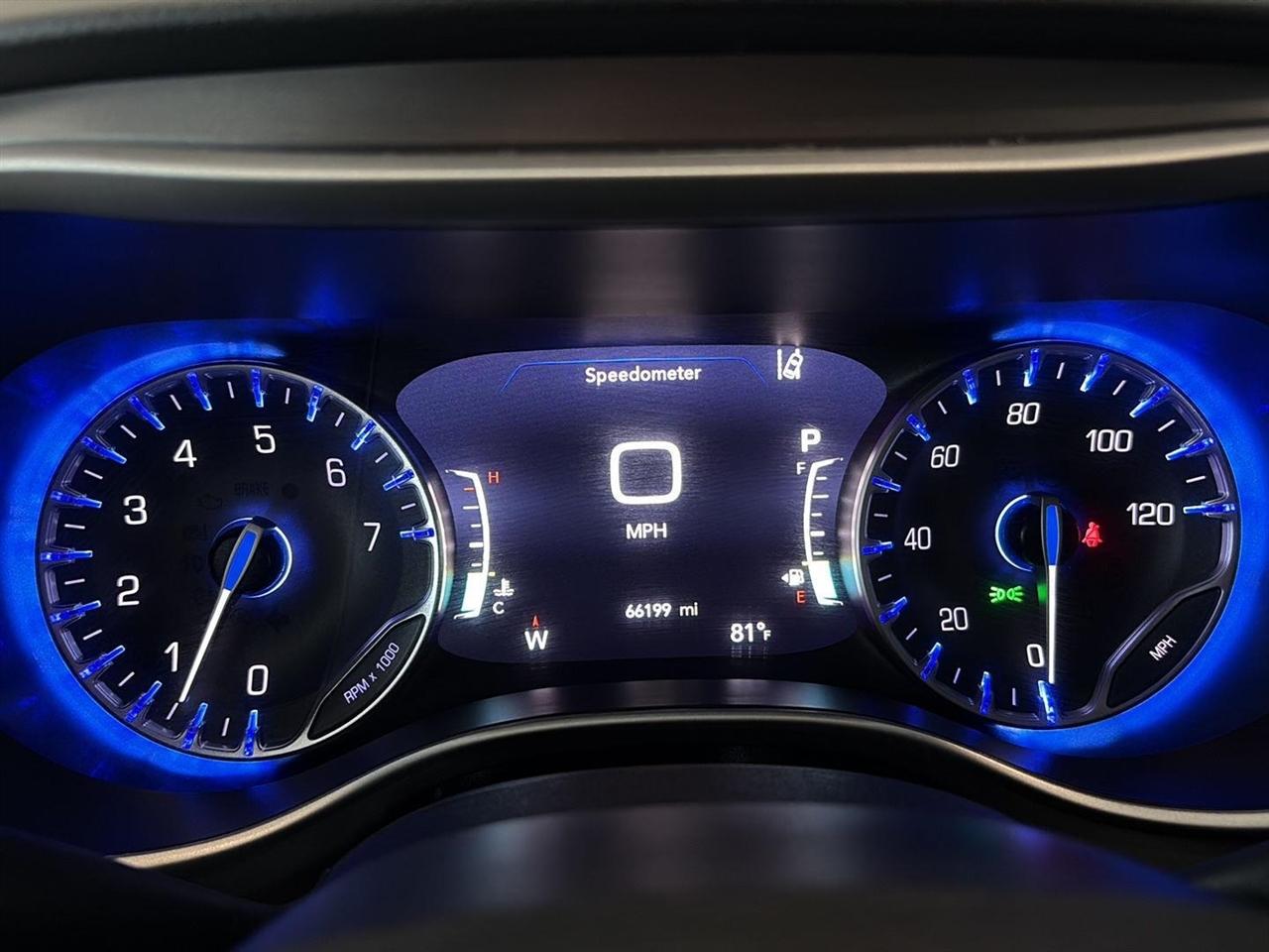 Chrysler Pacifica Touring L FWD 2023