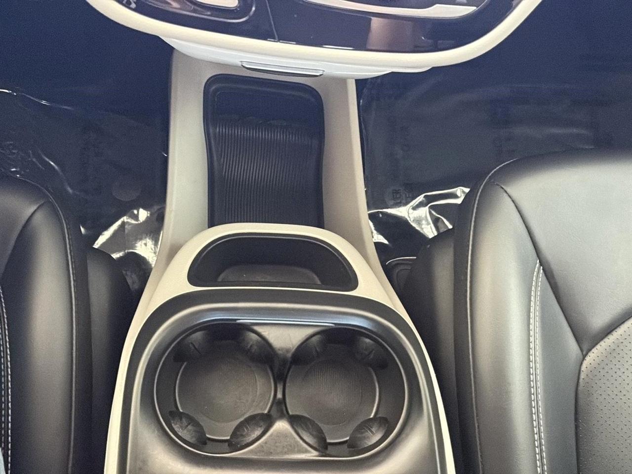 Chrysler Pacifica Touring L FWD 2023