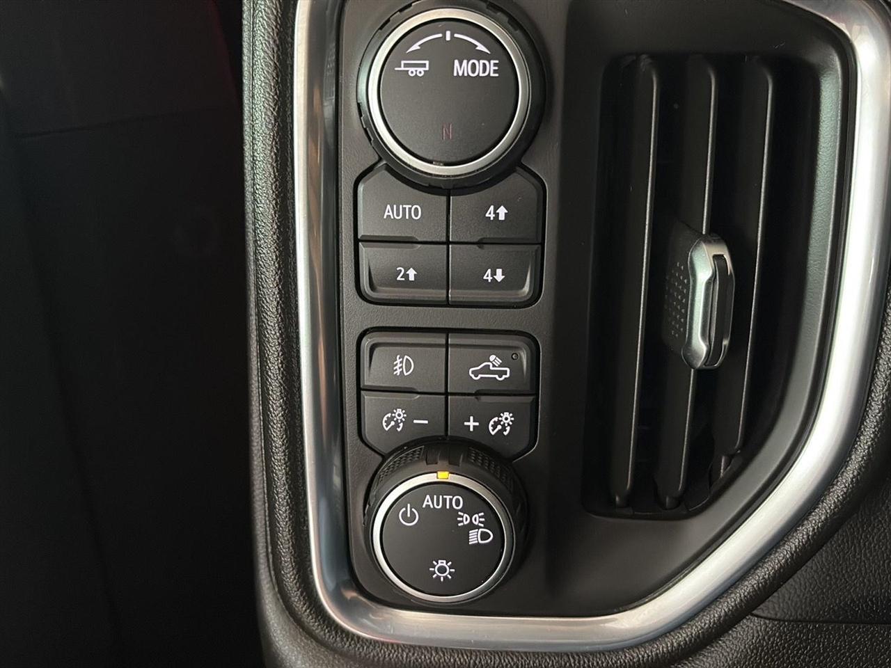 Chevrolet Silverado 1500 4WD Double Cab 147" RST 2021