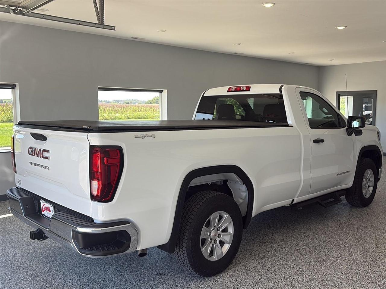 GMC Sierra 1500 4WD Reg Cab 140" Pro 2025