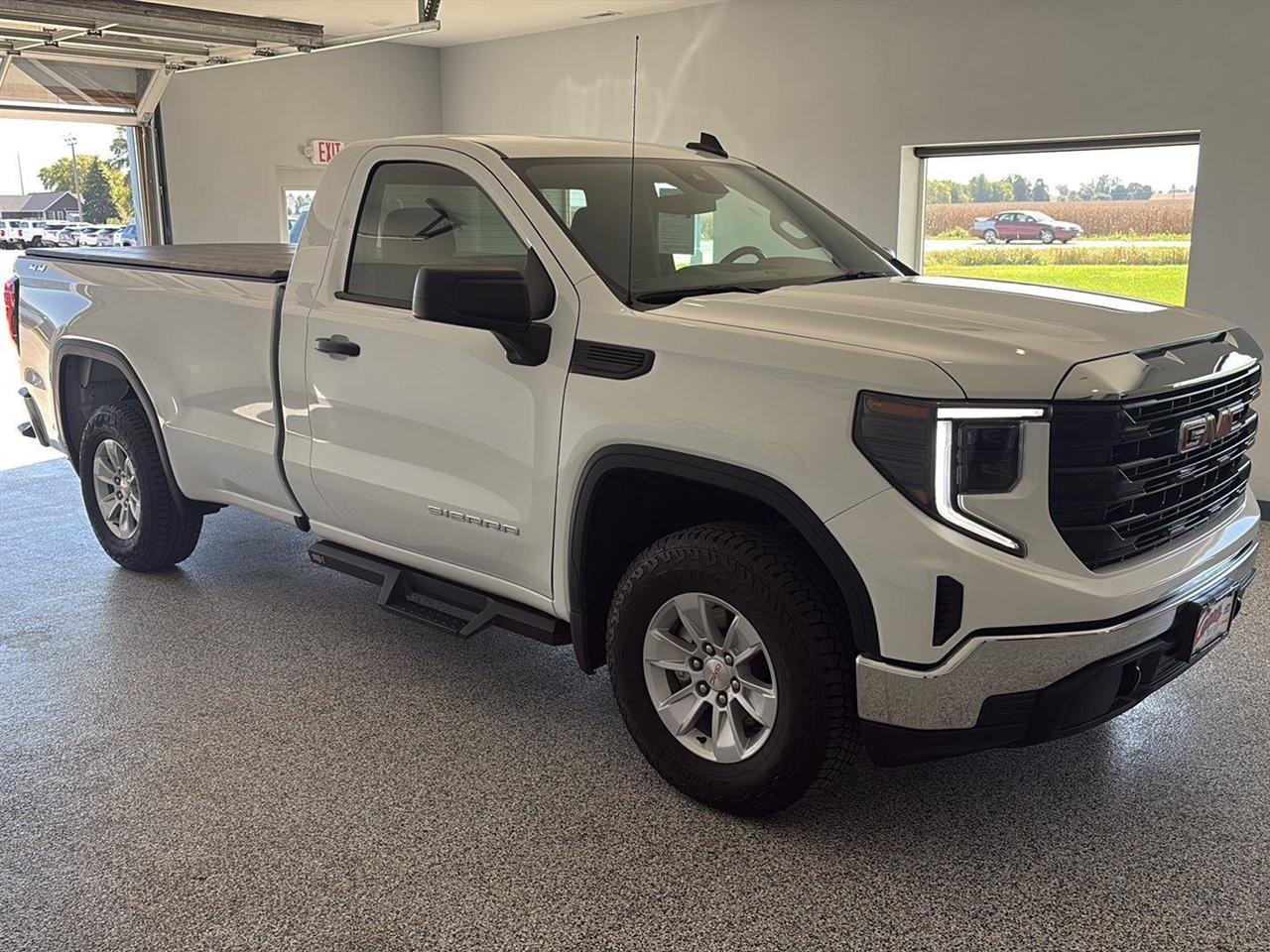 GMC Sierra 1500 4WD Reg Cab 140" Pro 2025