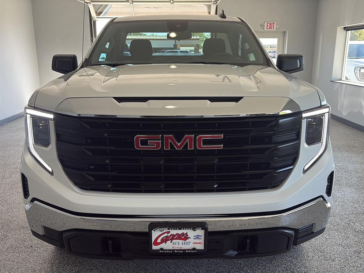 GMC Sierra 1500 4WD Reg Cab 140" Pro 2025