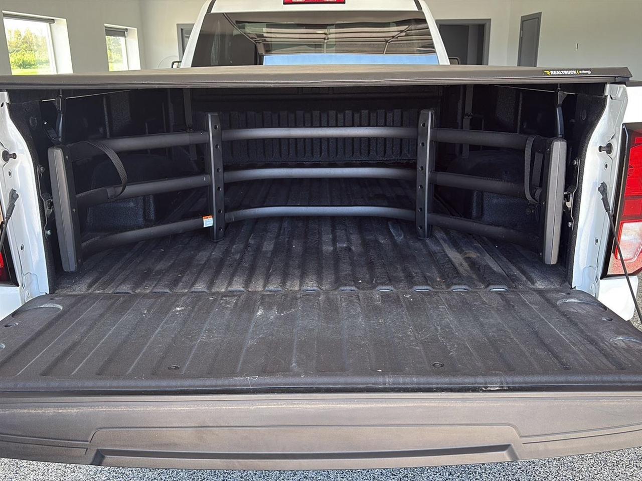GMC Sierra 1500 4WD Reg Cab 140" Pro 2025