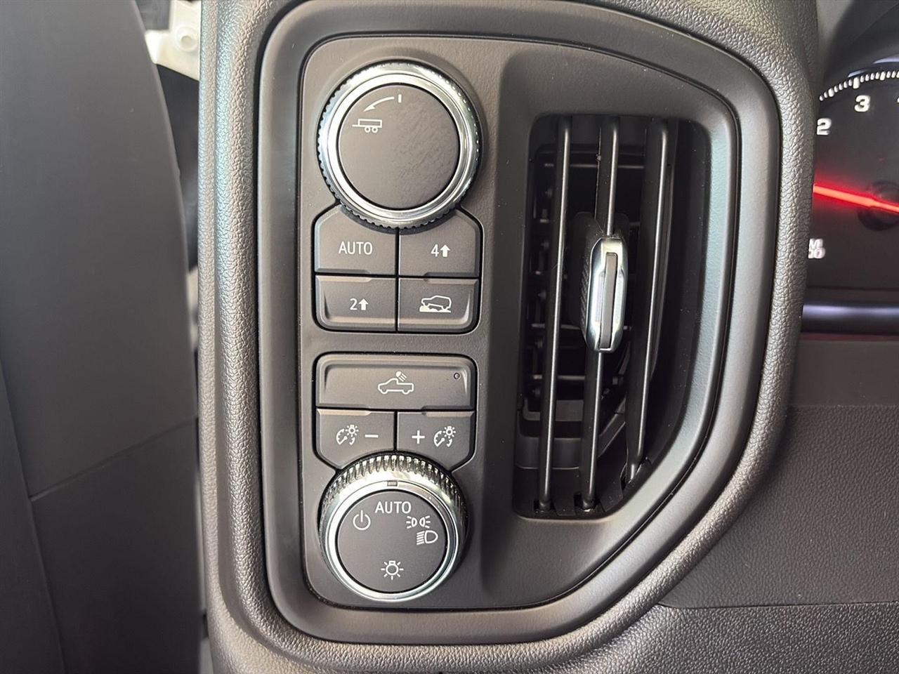 GMC Sierra 1500 4WD Reg Cab 140" Pro 2025