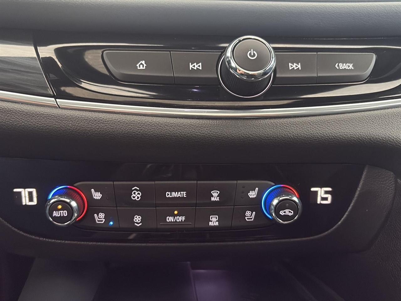 Buick Enclave AWD 4dr Premium 2023
