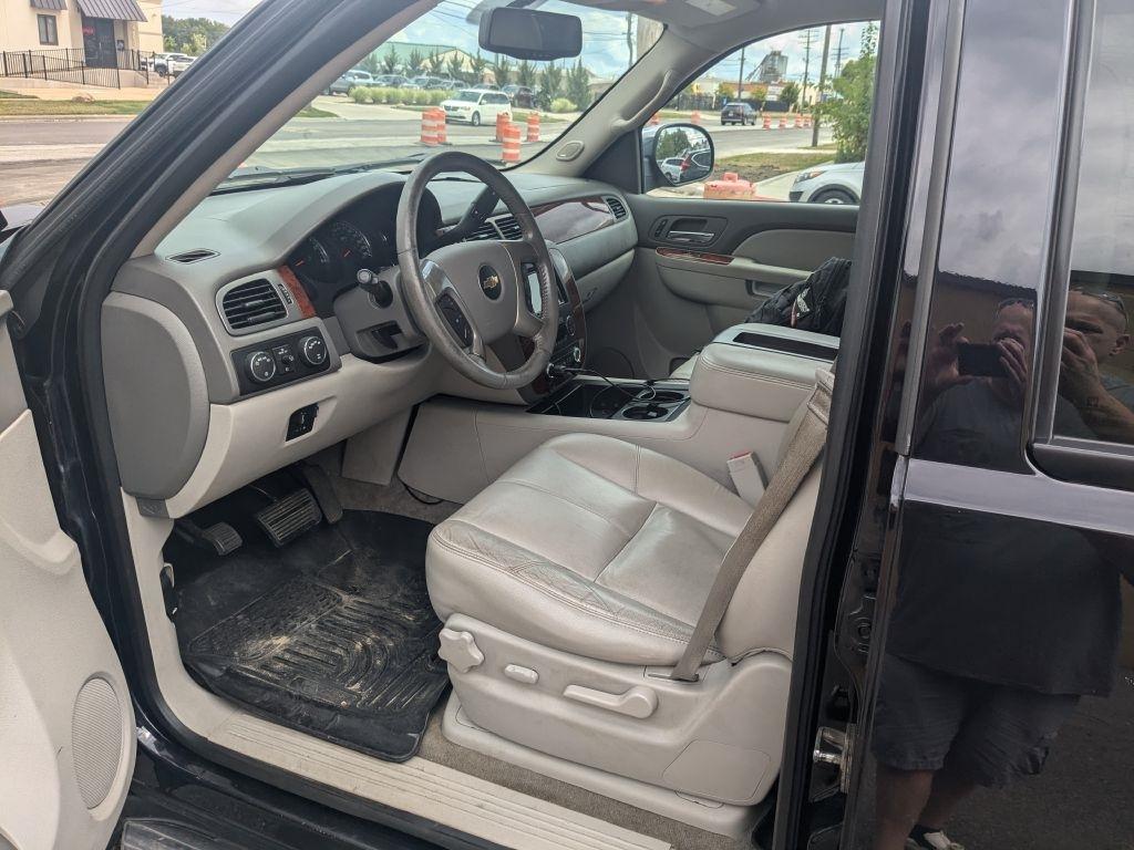 Chevrolet Suburban  2014