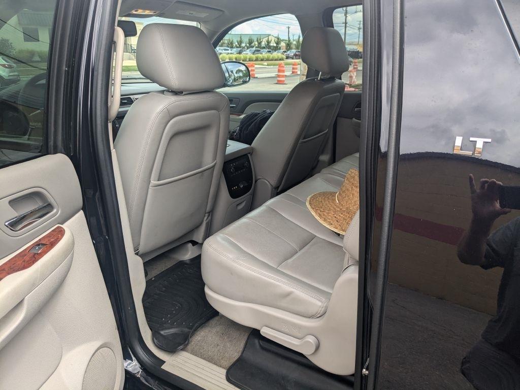 Chevrolet Suburban  2014