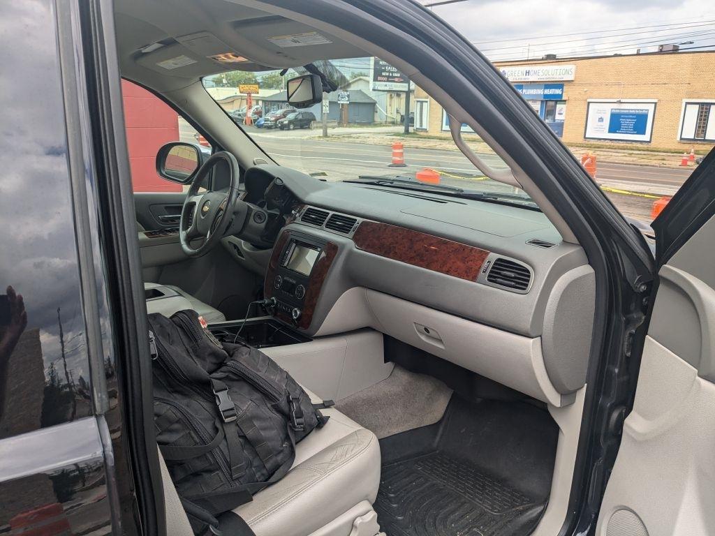 Chevrolet Suburban  2014