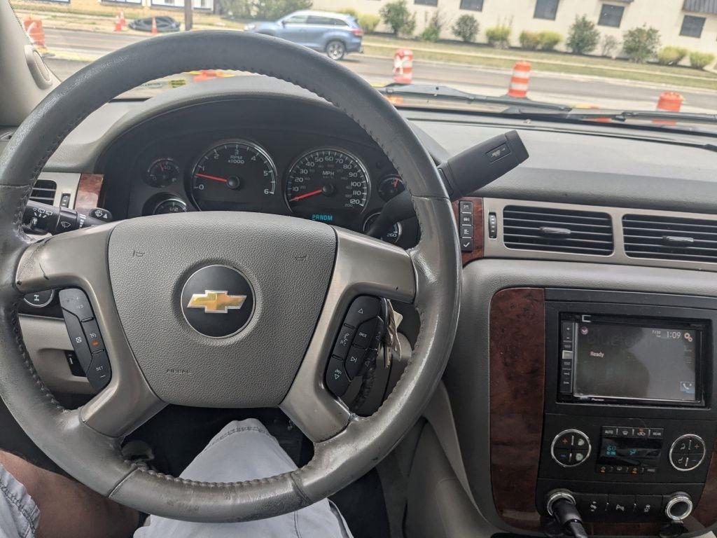 Chevrolet Suburban  2014