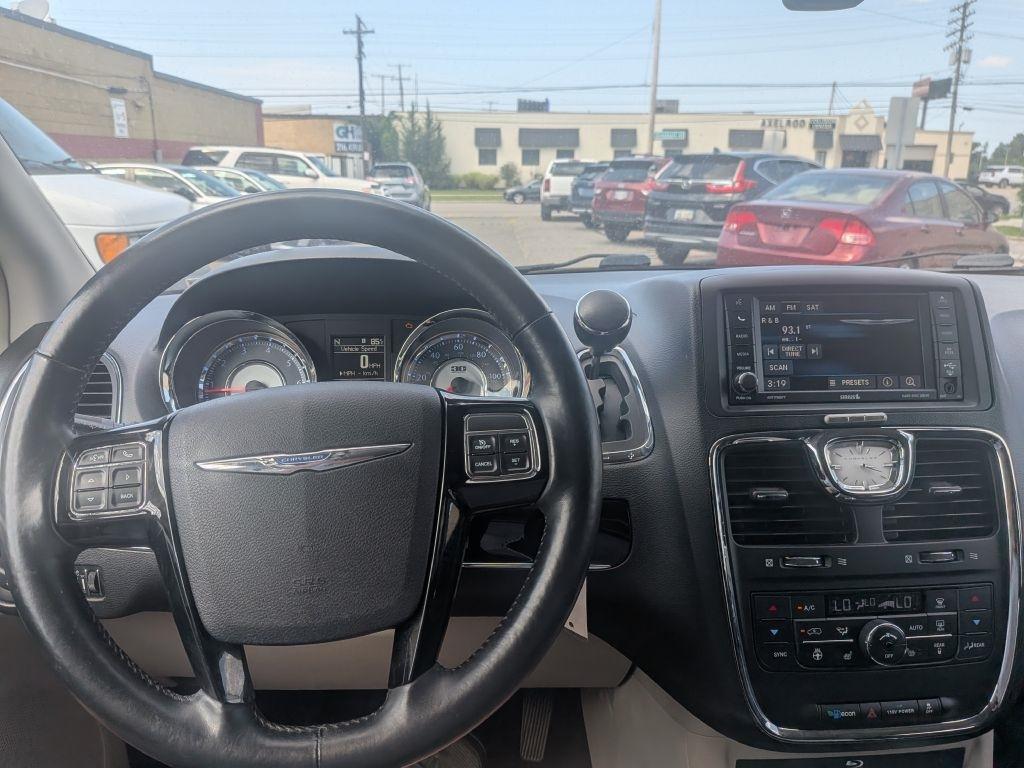Chrysler Town & Country  2014