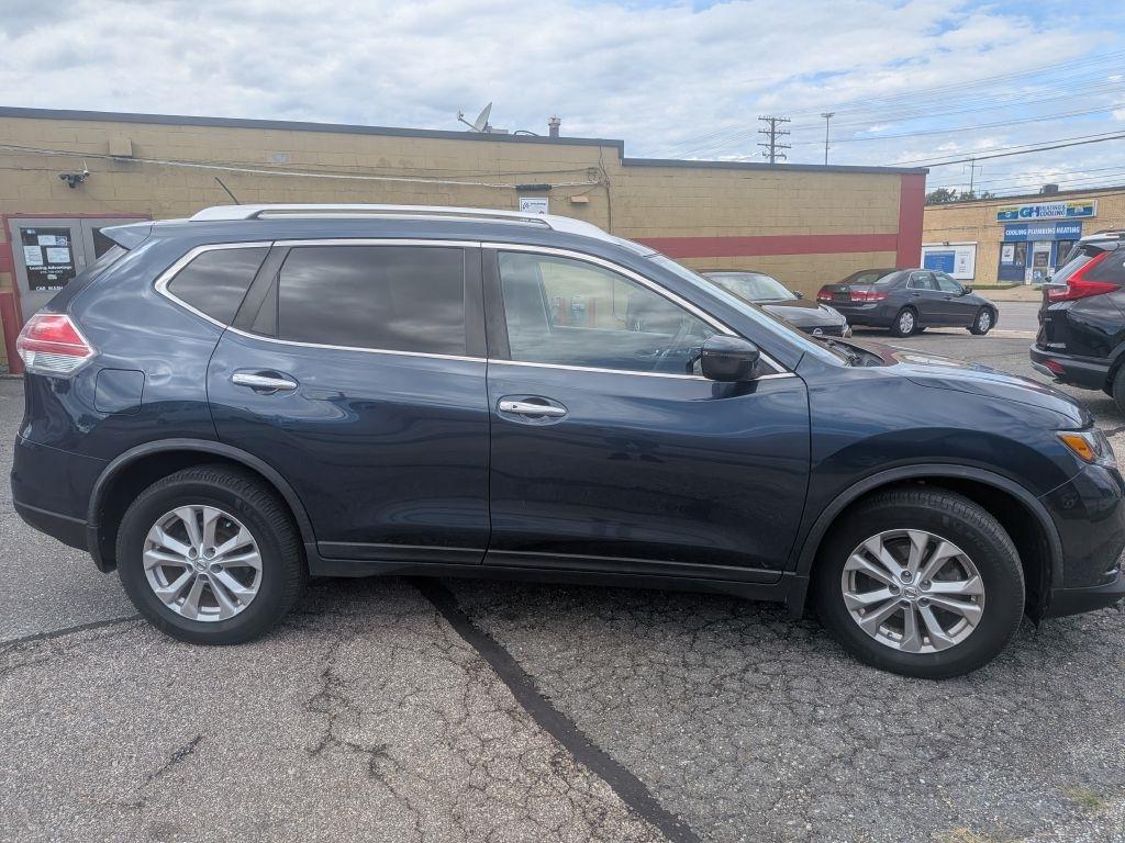 2016 Nissan Rogue SV - Photo 2