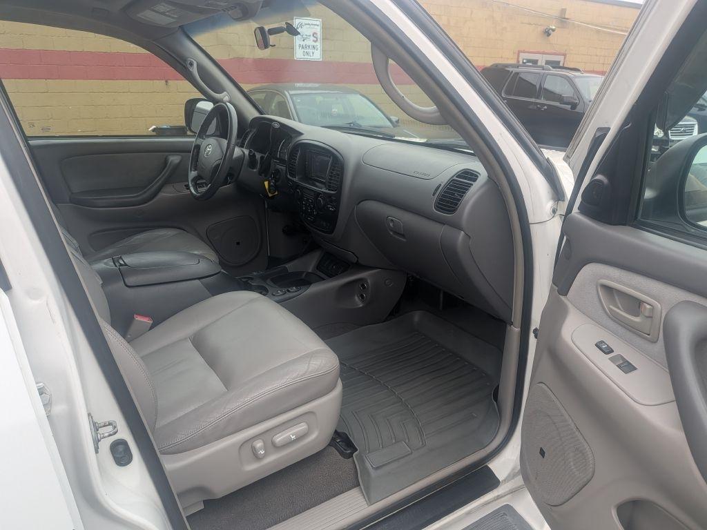 Toyota Sequoia  2005