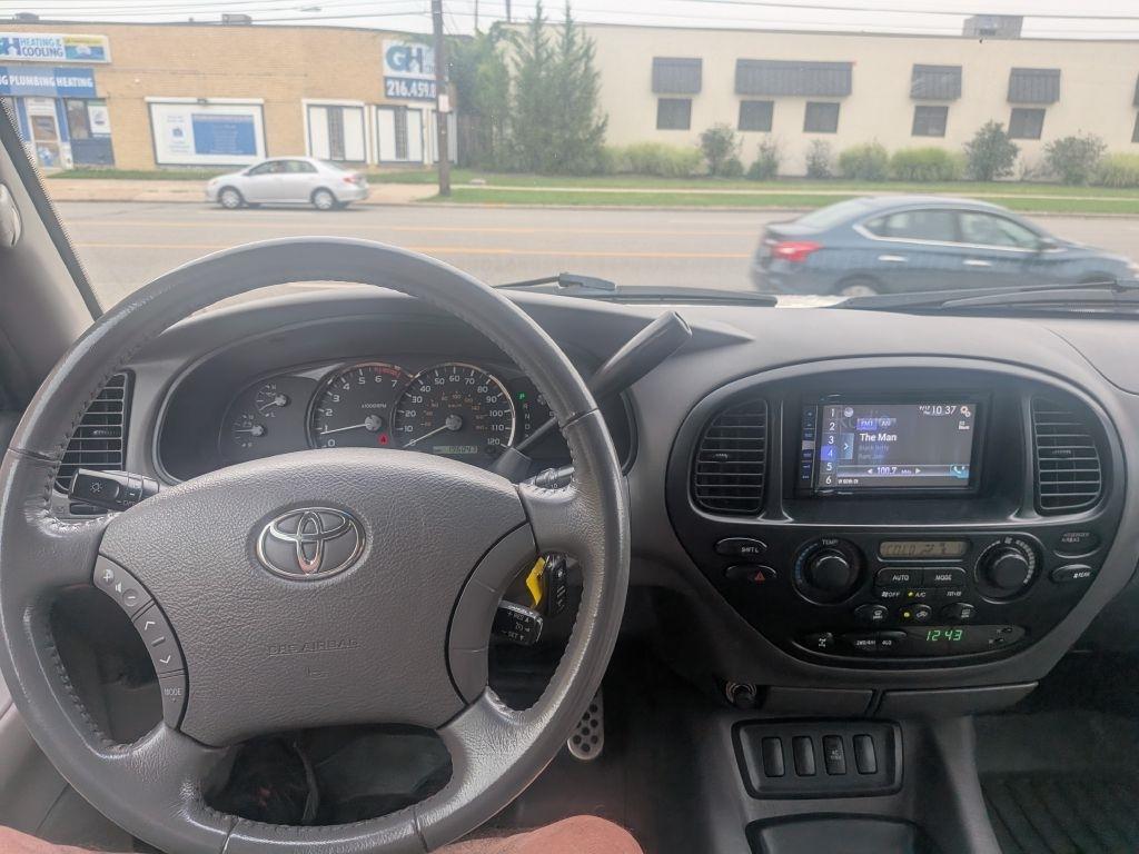 Toyota Sequoia  2005