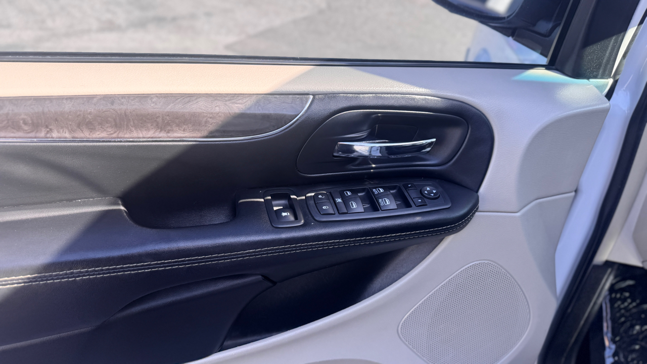 Chrysler Town & Country Touring 2016