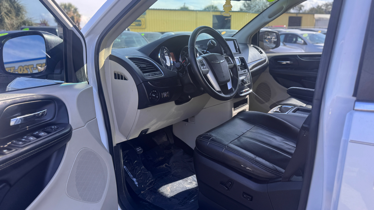 Chrysler Town & Country Touring 2016
