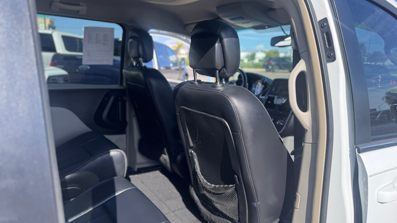 Chrysler Town & Country Touring 2016