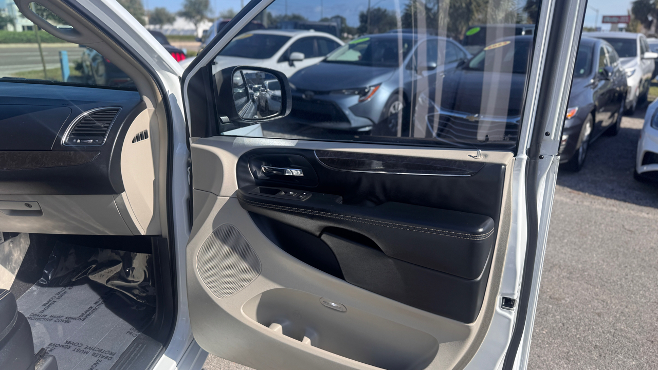 Chrysler Town & Country Touring 2016