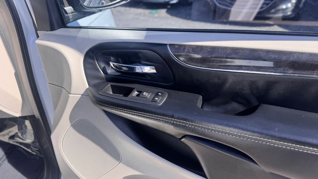 Chrysler Town & Country Touring 2016