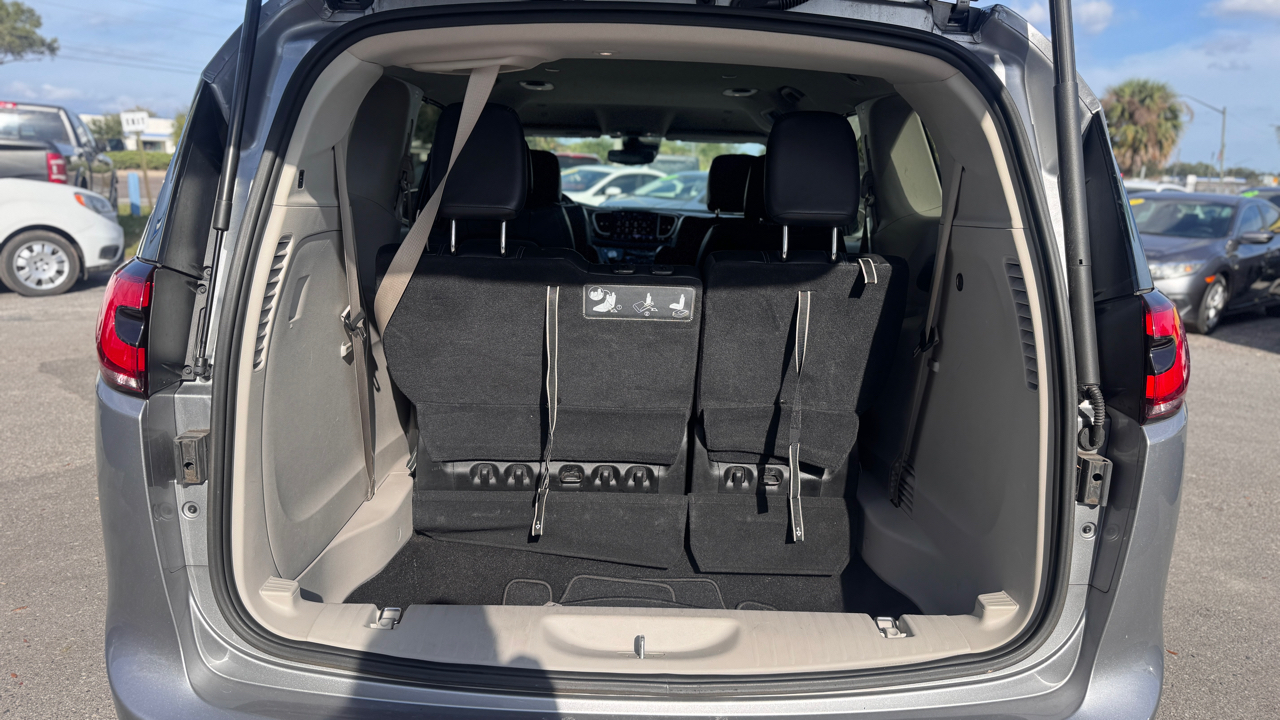 Chrysler Pacifica Touring L Plus FWD 2021