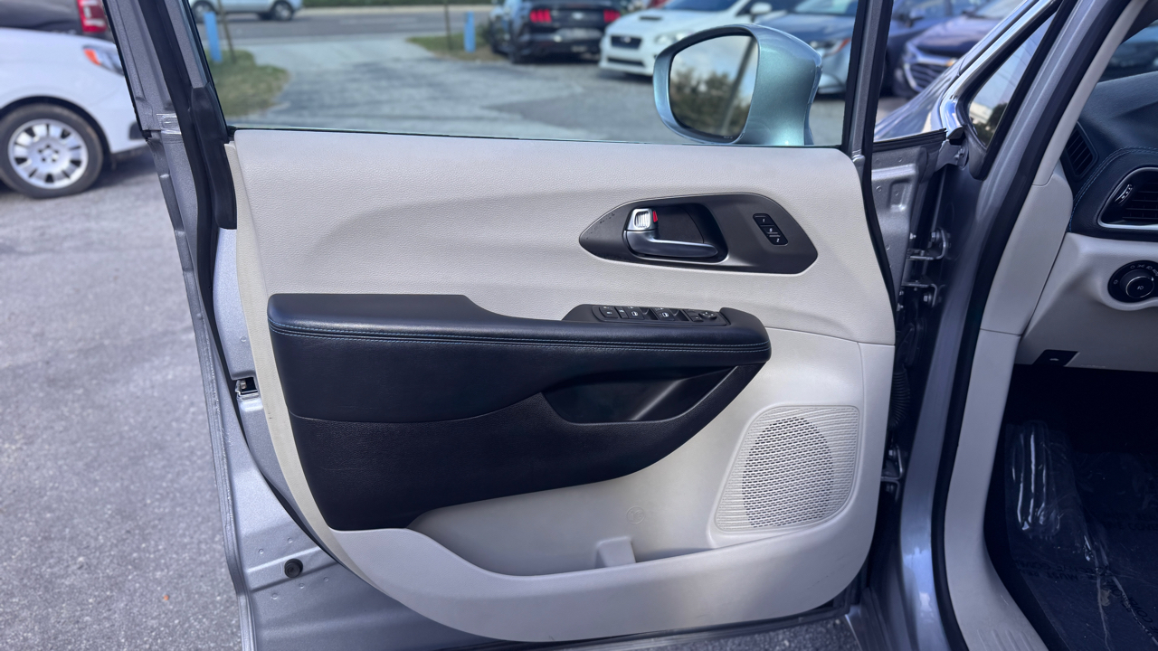Chrysler Pacifica Touring L Plus FWD 2021