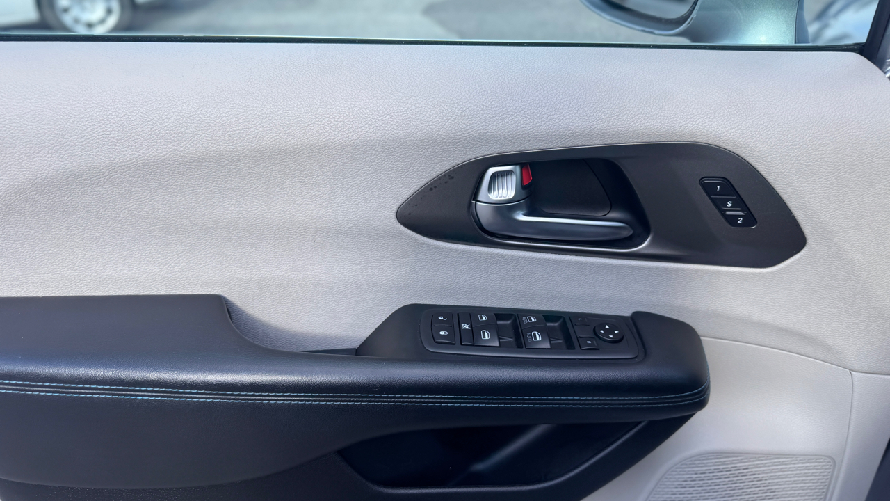 Chrysler Pacifica Touring L Plus FWD 2021