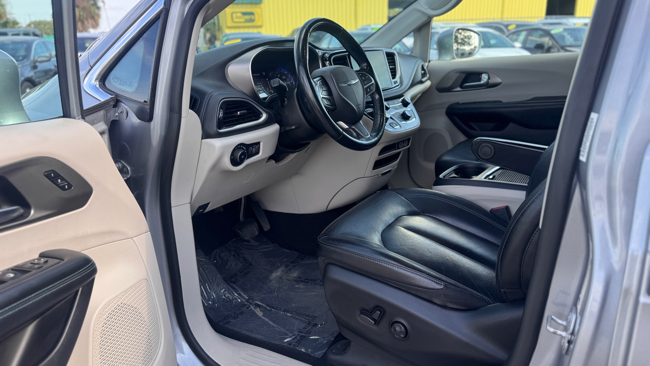 Chrysler Pacifica Touring L Plus FWD 2021