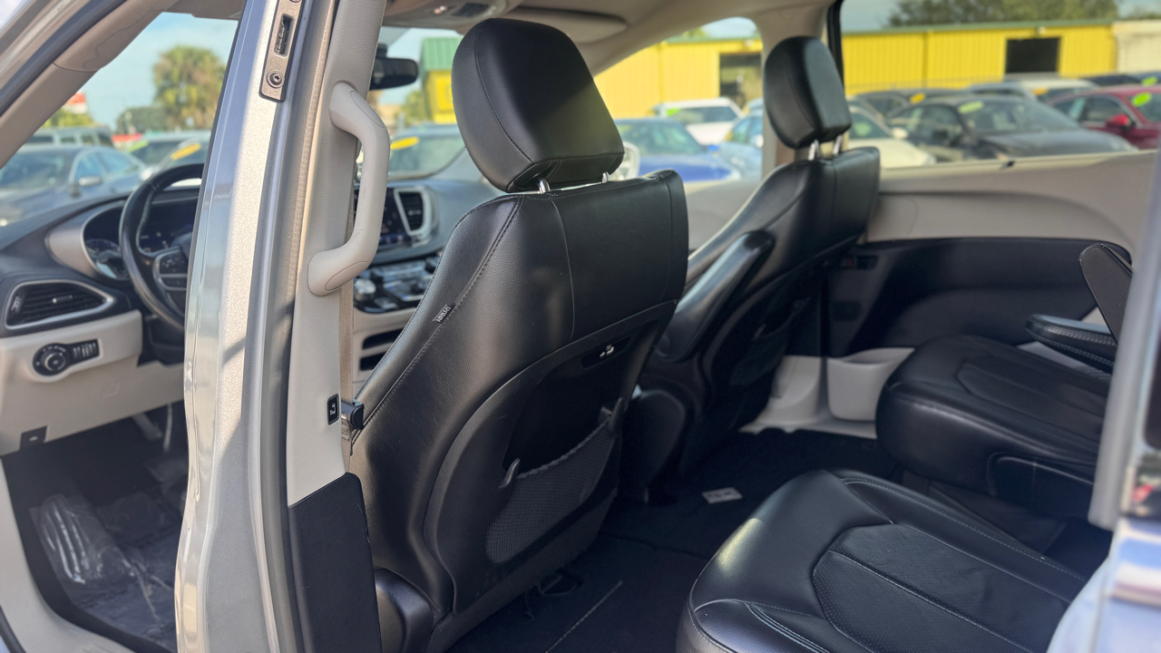 Chrysler Pacifica Touring L Plus FWD 2021