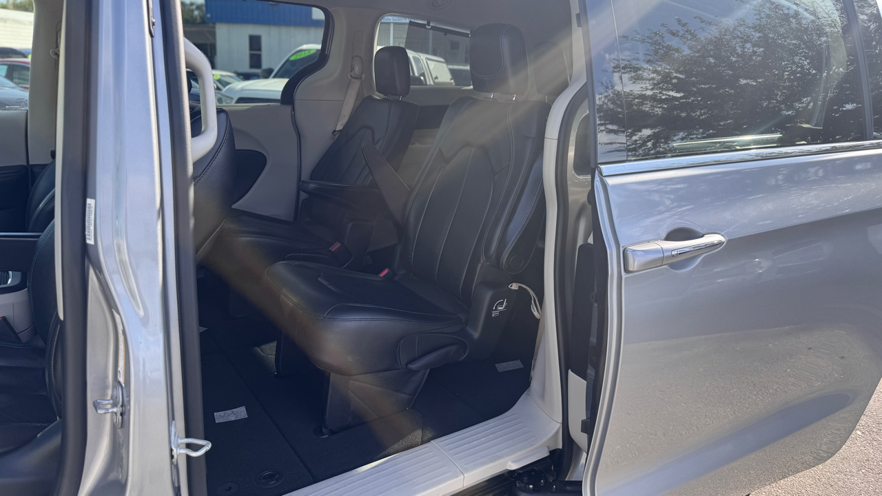 Chrysler Pacifica Touring L Plus FWD 2021