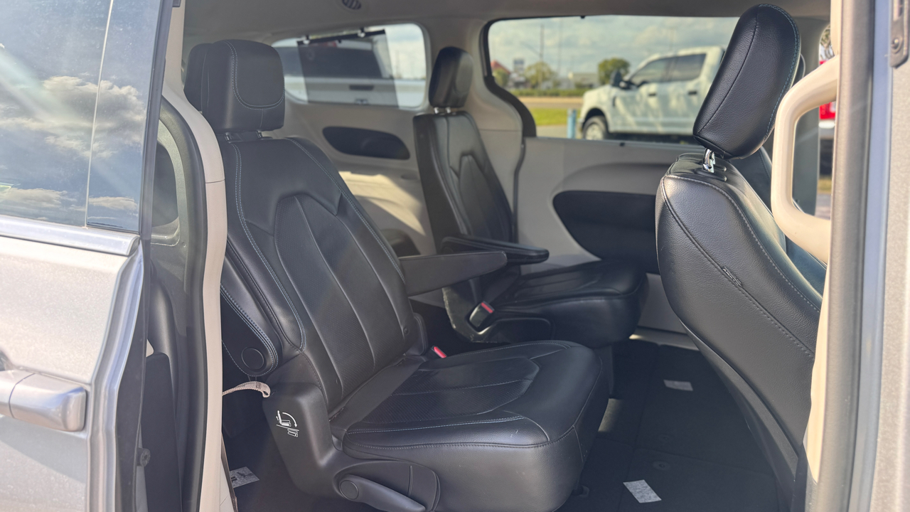 Chrysler Pacifica Touring L Plus FWD 2021