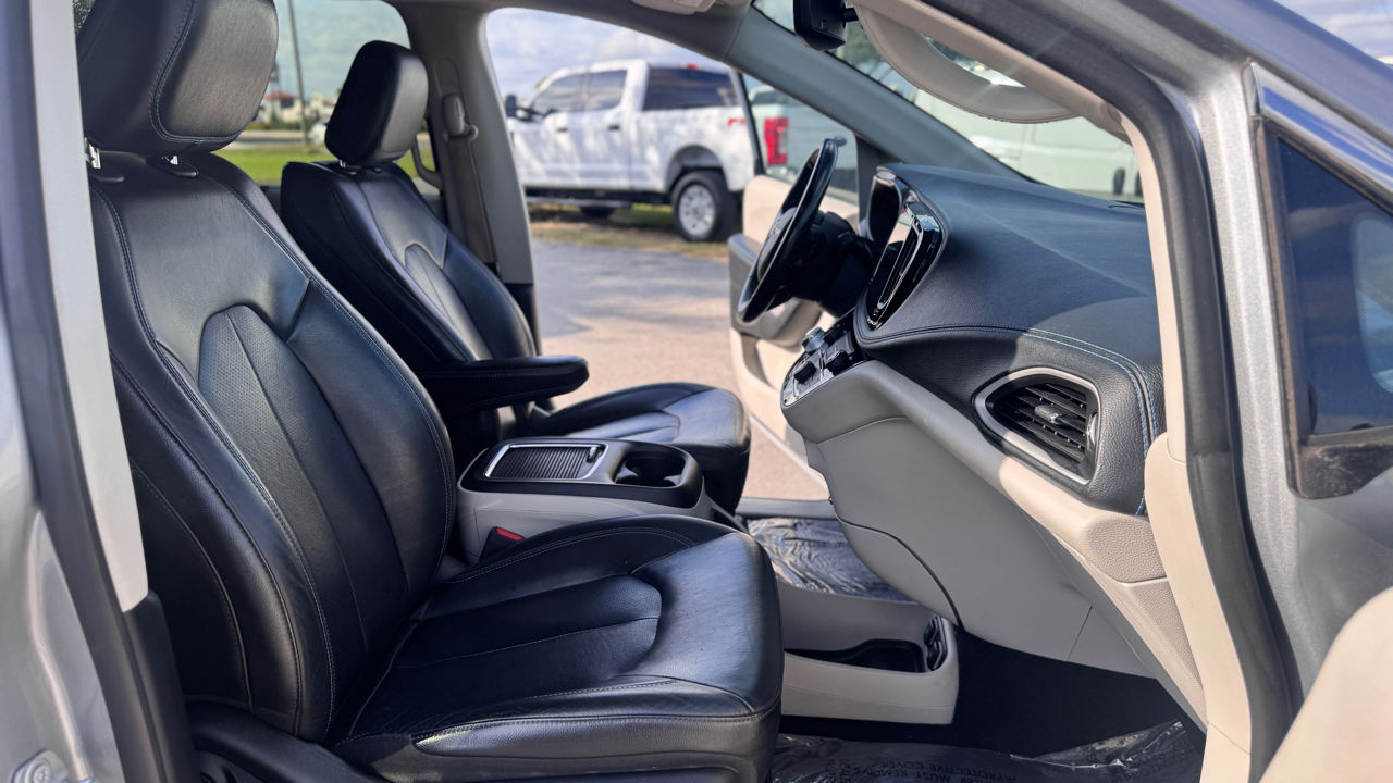 Chrysler Pacifica Touring L Plus FWD 2021